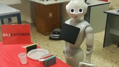 صورة “روبوت” يلبي الطلبات حسب “الإتيكيت”