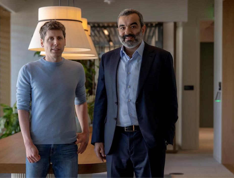 السواحه يبحث مع الرئيس التنفيذي لـ”OpenAI” سبل تعزيز الشراكات في الذكاء الاصطناعي والتقنيات التوليدية