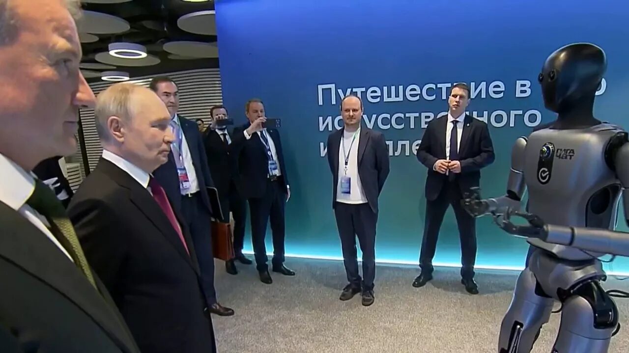 موسكو تعزز الذكاء الاصطناعي المحلي ردًا على القيود الغربية والتحديات التقنية