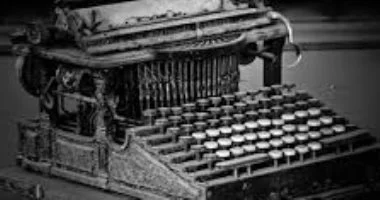 “آلة كتابة تخرج نصوصًا مثالية دون توقيع أو أثر