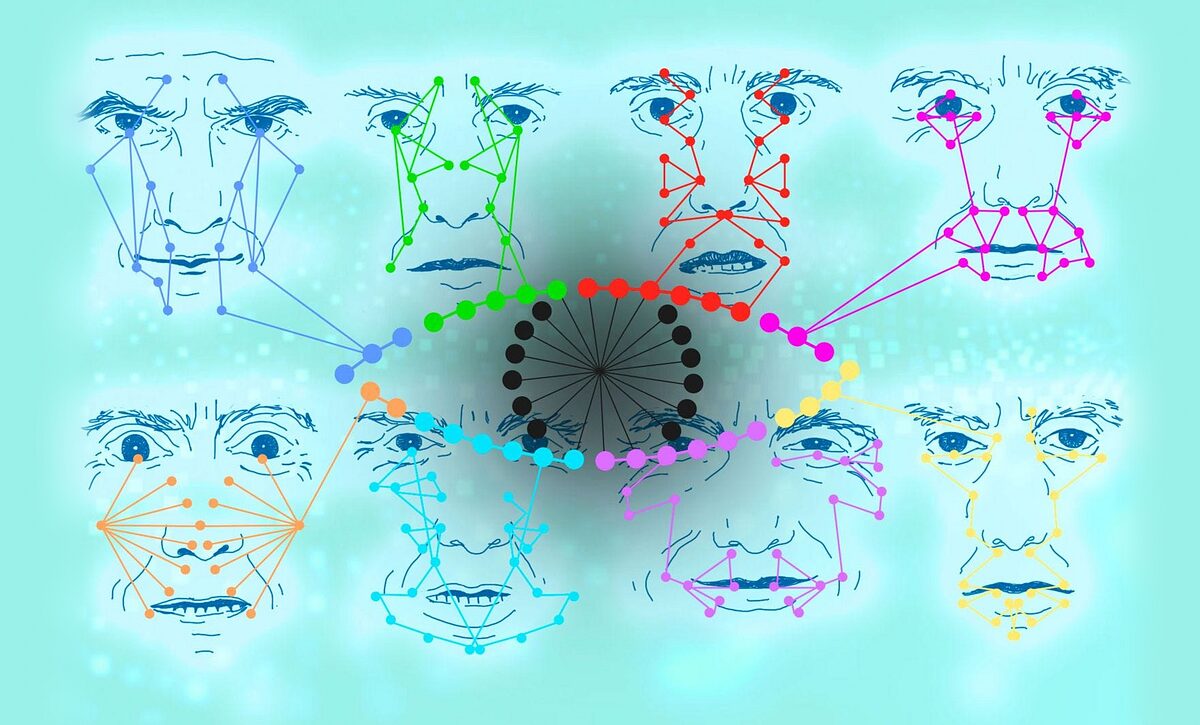 “واجهة نظام ذكي تُظهر سجل تفاعلات قديمة مصنّفة حسب النبرة والانفعال”